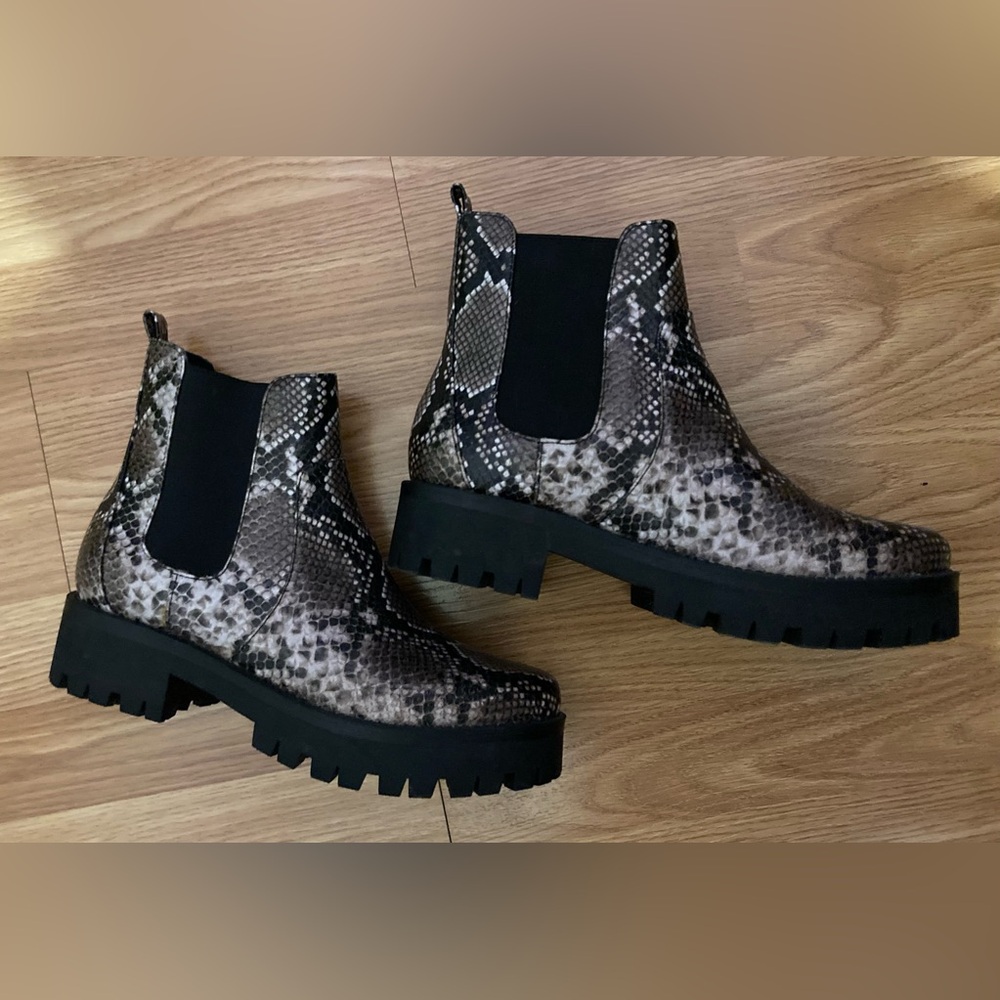 Snake Print Design Lab Chelsea Boots - size 9.5